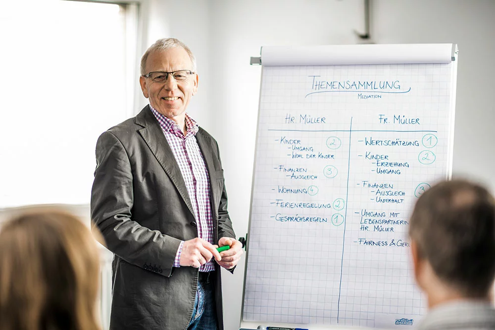 Michael Bruckner in einer Beratungssituation